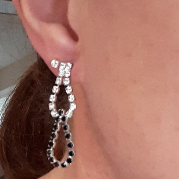 Vintage Anne Klein rhinestone dangle earrings - Picture 2 of 3